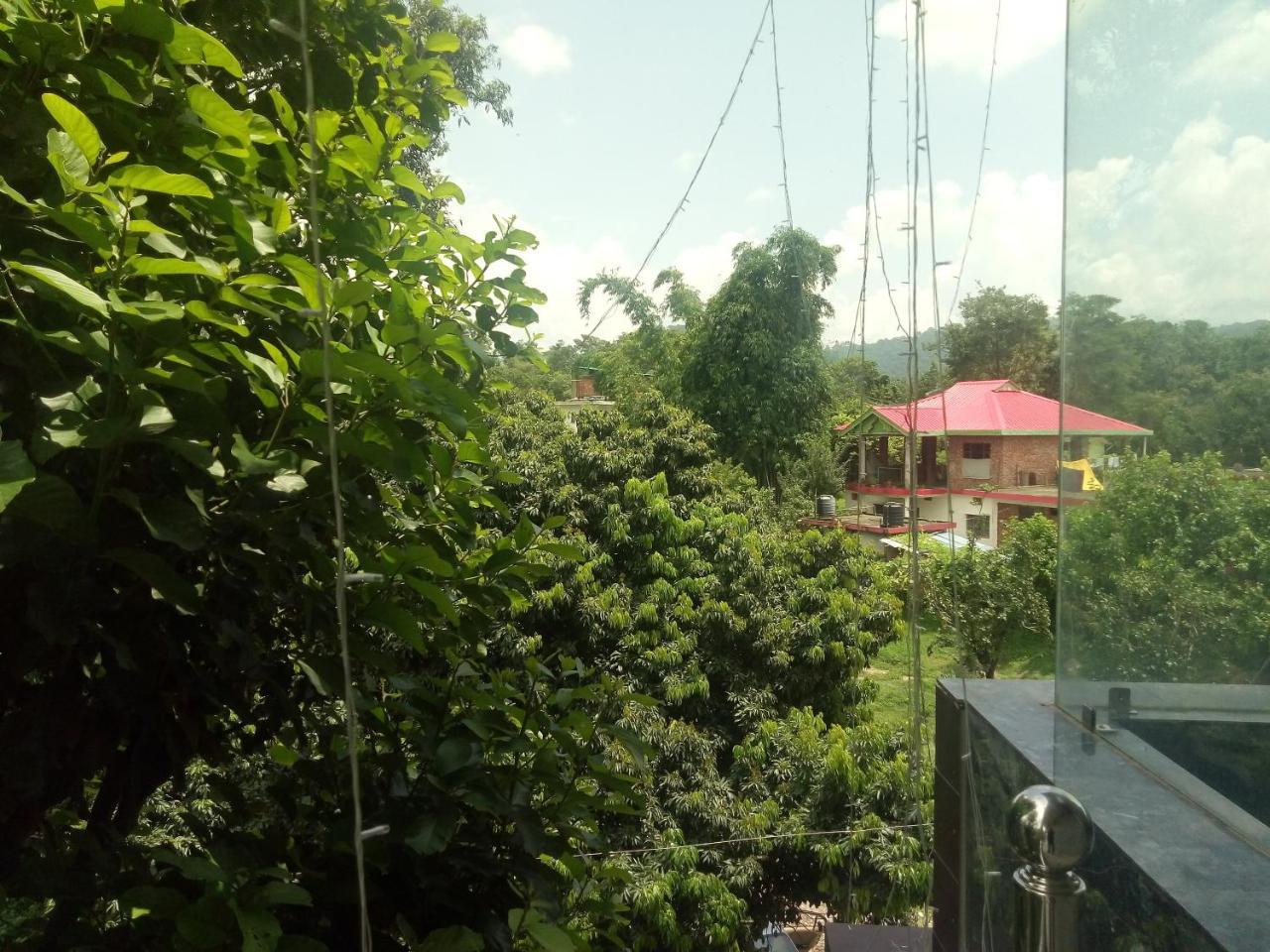 Hotel Sky Bule & Restaurant Khas Nagrota Exteriér fotografie